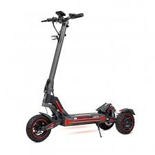 Monopatín eléctrico negro con detalles verdes y luz trasera roja